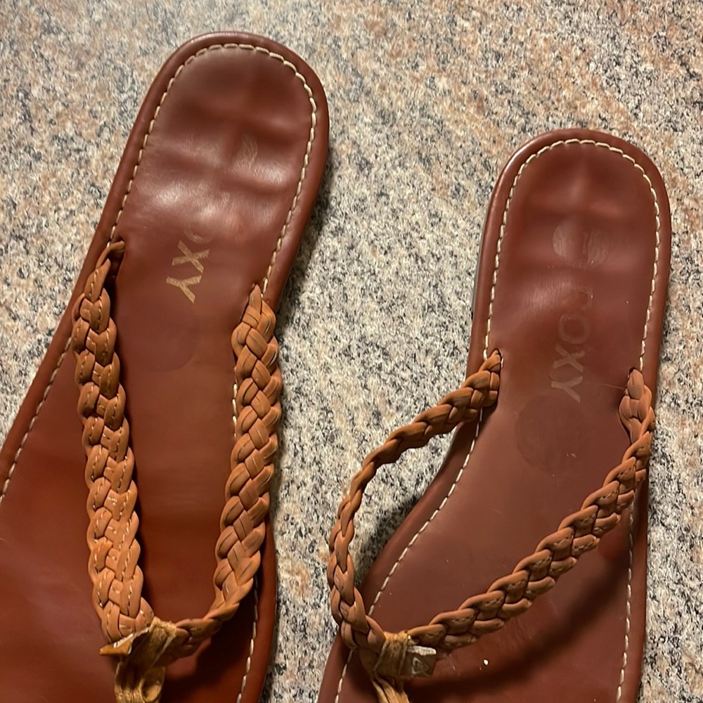 Roxy flip flops size 8